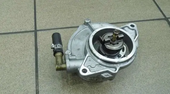 Audi A5 8T 8F Vacuum pump 057145100AH