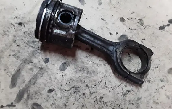 Citroen C3 Picasso Piston with connecting rod 619