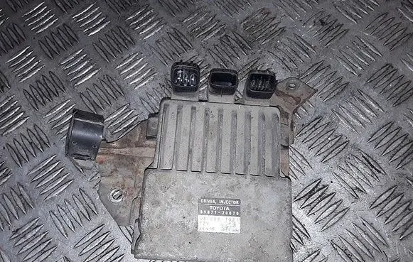 Toyota Avensis T250 Fuel injection control unit/module 8987120070