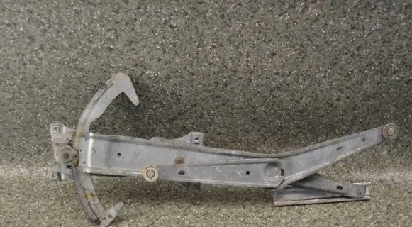 BMW 3 E30 Front door manual window regulator 1932393 5132