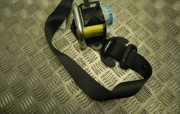 Toyota Yaris Front seatbelt 732200D312 M4867