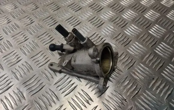 Volkswagen PASSAT B8 Other engine bay part 04L128637A