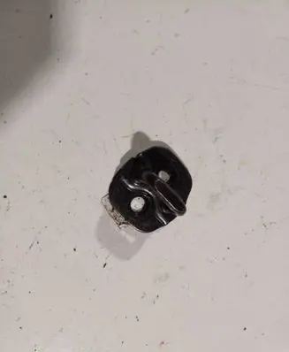 Nissan Note (E11) Front door lock loop/hook striker 