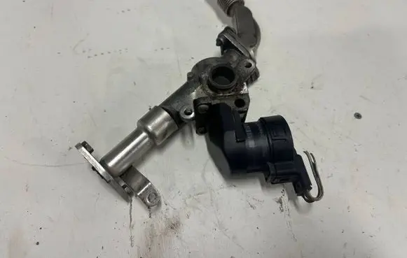BMW 3 E90 E91 EGR valve 7563241 56324105