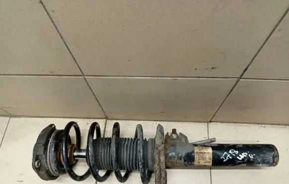 Volkswagen PASSAT B7 Front shock absorber with coil spring