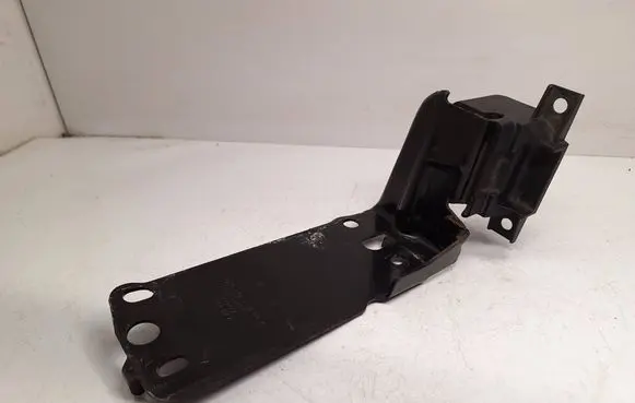 BMW 3 E90 E91 Radiator mount bracket 51647117811