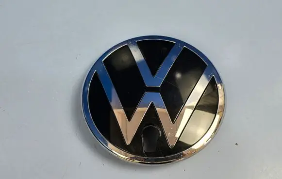 Volkswagen Amarok II Manufacturer badge logo/emblem N1XBE42550AC