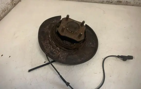 Nissan Tiida C11 Rear wheel hub