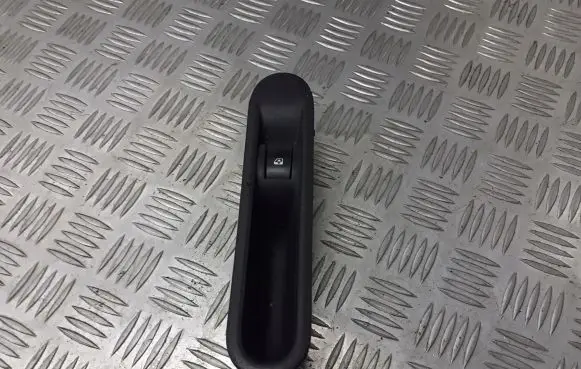 Renault Espace IV Quarter vent window switch 820032794