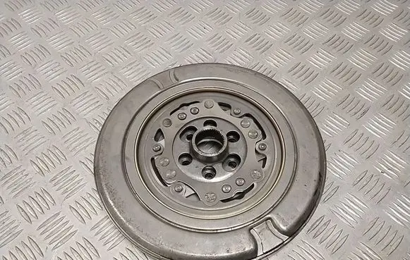 Volkswagen PASSAT B8 Flywheel 04E105266P