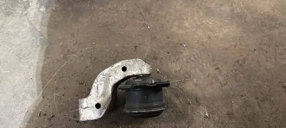 Volvo S40, V40 Engine mounting bracket 30611472