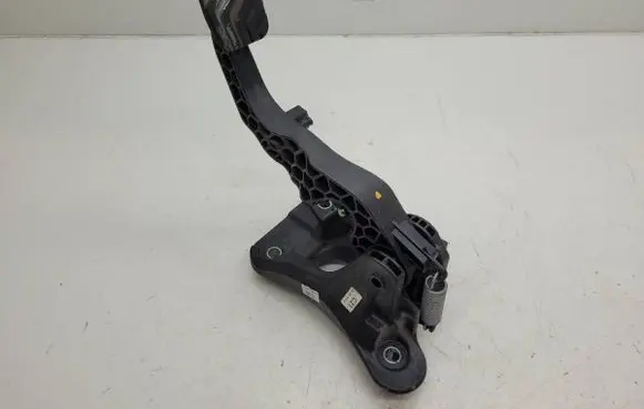 Dacia Duster II Clutch pedal 465031714