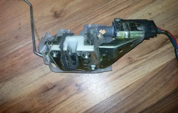 Mazda 323 Front door lock