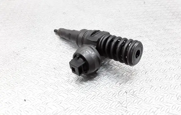 Skoda Octavia Mk2 (1Z) Fuel injector 038130073AG