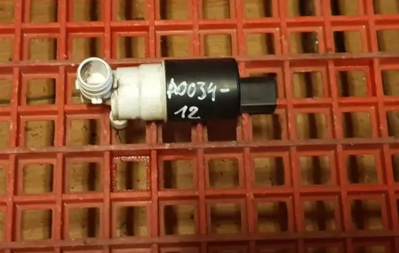 Volvo V60 Windscreen/windshield washer pump 31349264