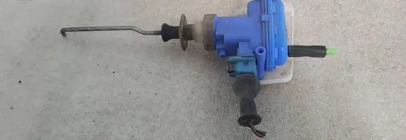 Audi 80 90 S2 B4 Central locking vacuum pump 893862123