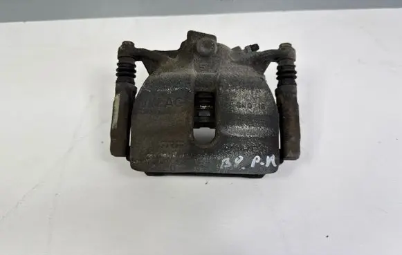 Volkswagen PASSAT B8 Front brake caliper 67987F