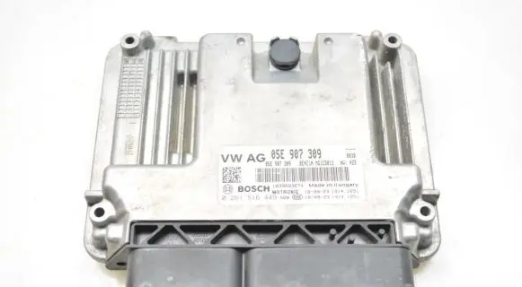 Volkswagen Golf VII Engine control unit/module 05E907309