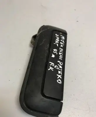 Mitsubishi Pajero Sport I Front door exterior handle MR313807