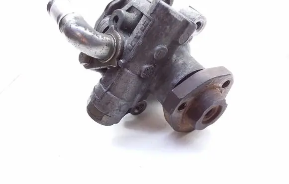 Seat Toledo II (1M) Power steering pump KYB