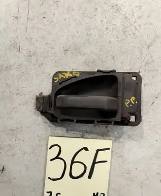 Citroen Saxo Front door interior handle 9143H8