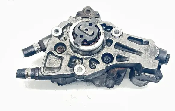 Mercedes-Benz C W204 Fuel injection high pressure pump A6460700201