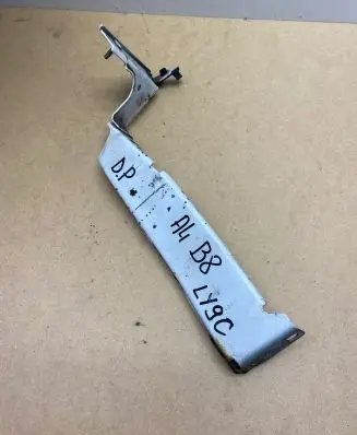 Audi A4 S4 B8 8K Fender mounting bracket 8K0821136B