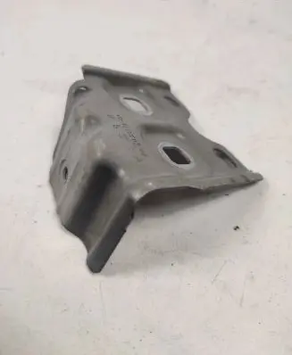 Fender mounting bracket