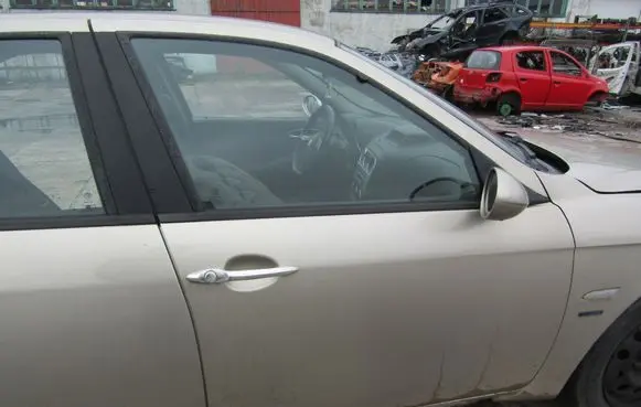 Alfa Romeo 156 Front door 