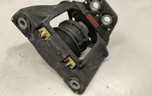 Volvo V90 Cross Country Engine mount bracket 26008