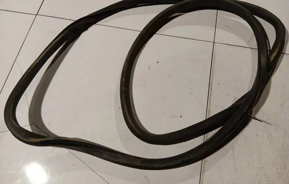Volkswagen PASSAT B6 Rubber seal front coupe door 