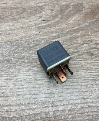 Volkswagen Golf IV Other relay 141951253B