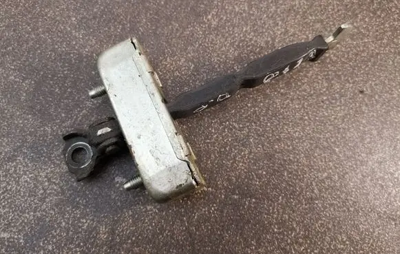 Toyota Corolla Verso AR10 Front door check strap stopper 681R