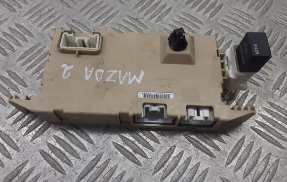 Mazda 2 Fuse box cover 