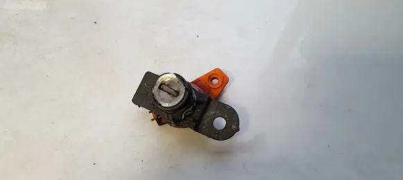 Rover 214 - 216 - 220 Front door lock (next to the handle) r30192
