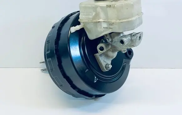 BMW 1 E81 E87 Brake booster 6751976