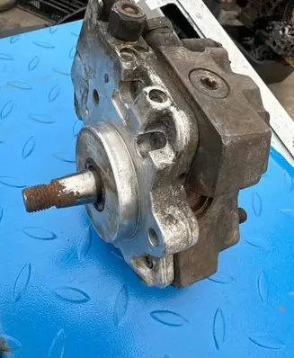 BMW 7 E65 E66 Fuel injection high pressure pump 7795713 0445010126