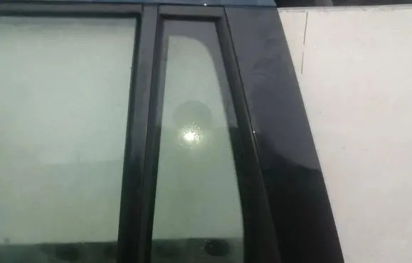 Ford Mondeo Mk III Rear vent window glass 