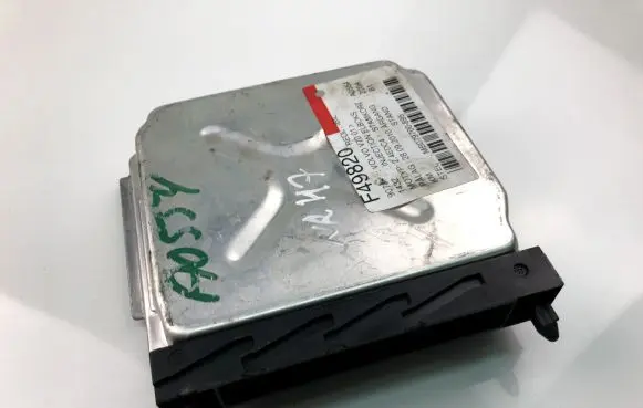 Volvo V70 Engine control unit/module ECU MB079700895