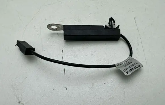 Ford Mustang VI Aerial antenna amplifier 7CP118K891CA