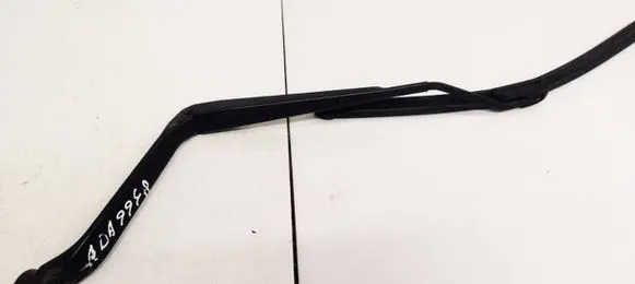 Toyota RAV 4 (XA20) Front wiper blade arm