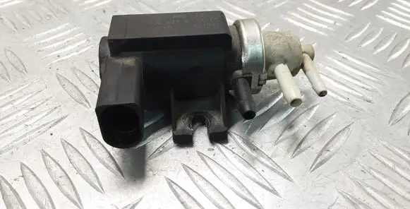 Audi A4 S4 B7 8E 8H Vacuum valve 1J0906627B