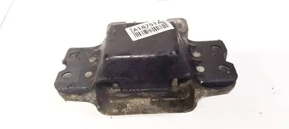 Engine mount bracket