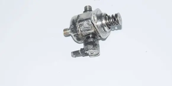 BMW M4 F82 F83 Fuel injection high pressure pump 7847204