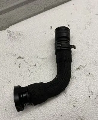 Volkswagen Golf V Breather hose/pipe 038103493
