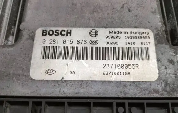 Renault Megane II Engine control unit/module 0281015676