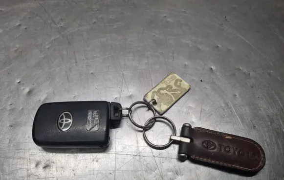 Toyota Yaris Ignition key/card MR63022011 8392542