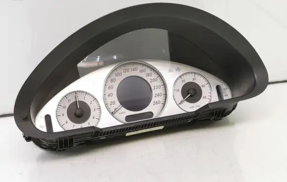 Mercedes-Benz E W211 Speedometer (instrument cluster) A2115400547 88311291 A2116890439