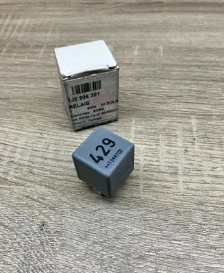 Audi A4 S4 B5 8D Other relay 1J0906381