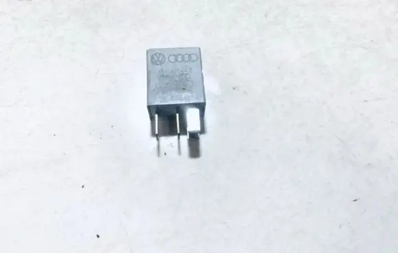 Audi A3 S3 8P Other relay 1k0951253 0332011100